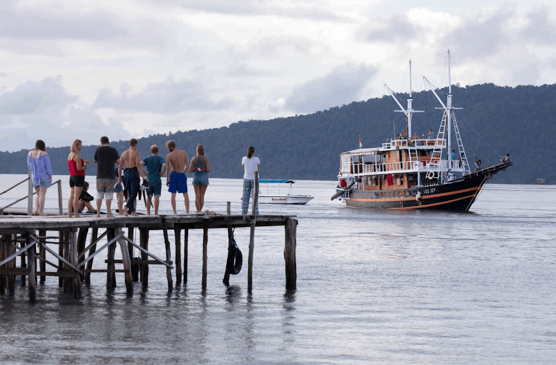Ratu Laut liveaboard off Barefoot basecamp